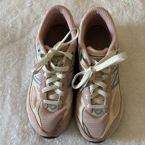 New Balance 990’s Pink Women’s size 7